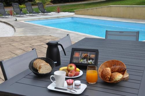 Chez Aurelie & Sacha Hotel in Centre-Val de Loire