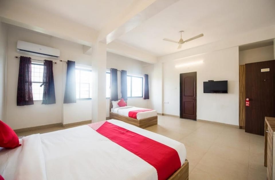 Primrose Guest House Hotel in Pune