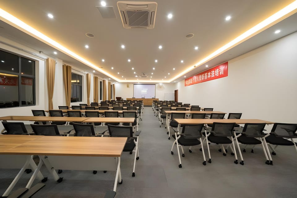 Lavande Hotel Shanghai Hongqiao Railway Station National Convention & Exhibition Center Hotel in Shanghai
