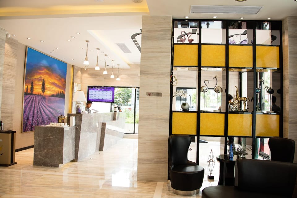 Lavande Hotel Shenzhen North Station Bantian Subway Station Hotel in Shenzhen
