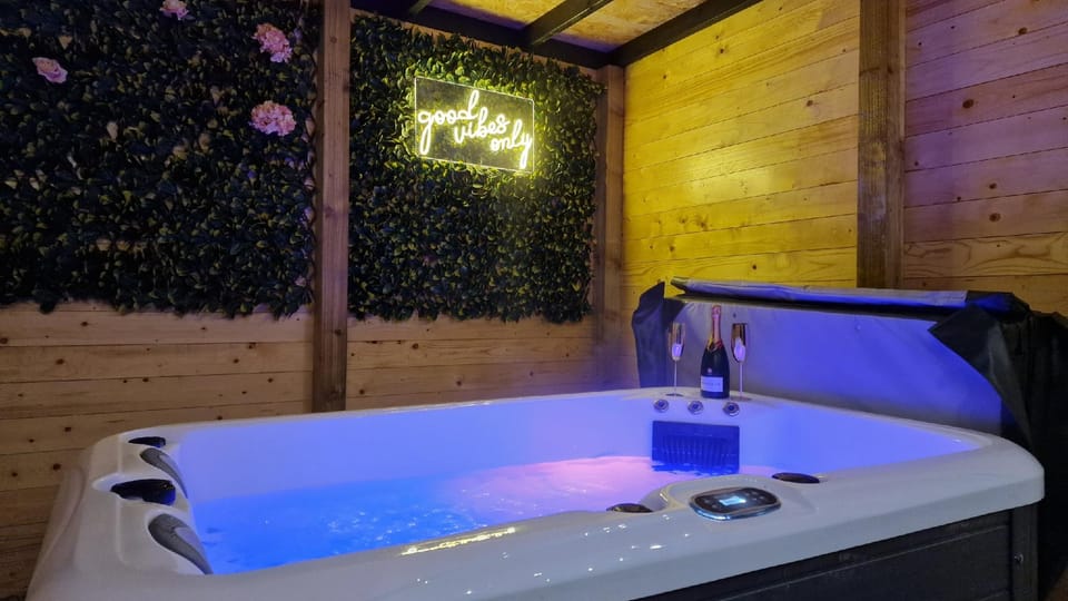 TT Lodges Lodge in England
