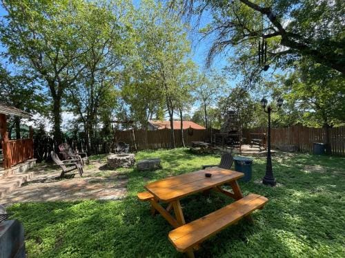 Carriage Inn - Cottage Hotel in Bandera