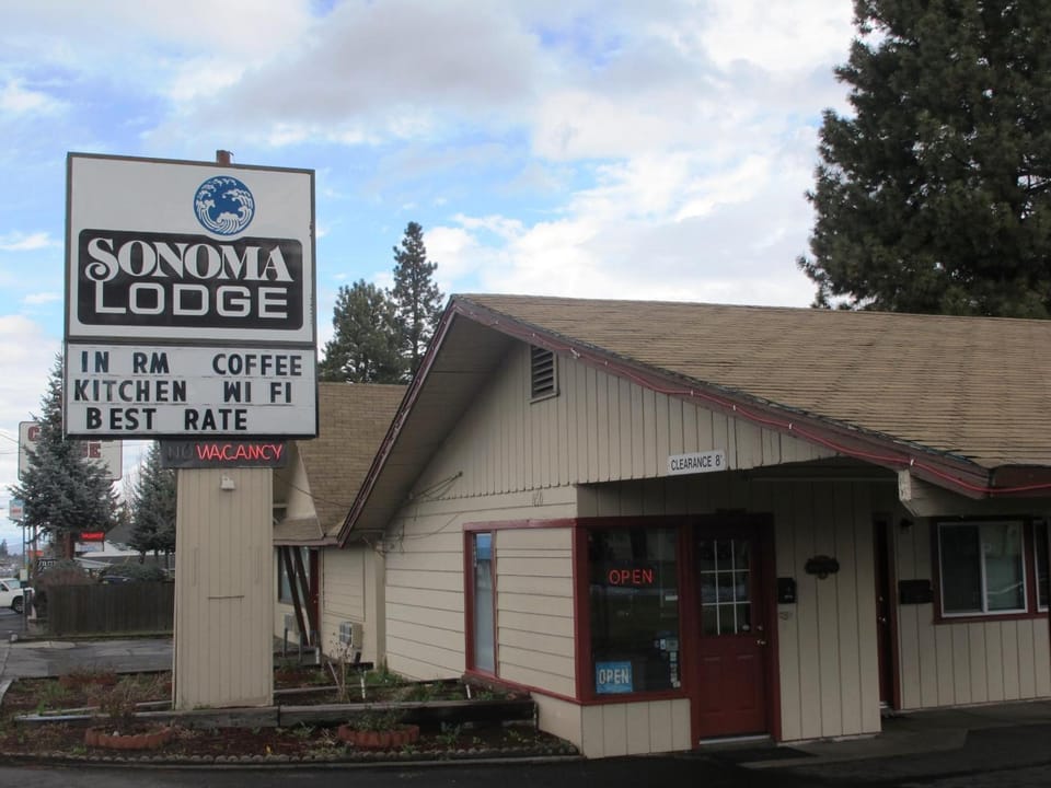 Sonoma Lodge Motel in Bend