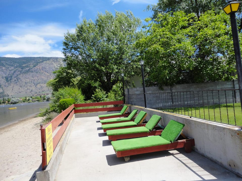 Spanish Fiesta Resort Motel in Osoyoos