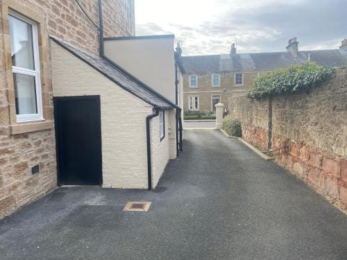 Miller House Courtyard Hotel in Ayr