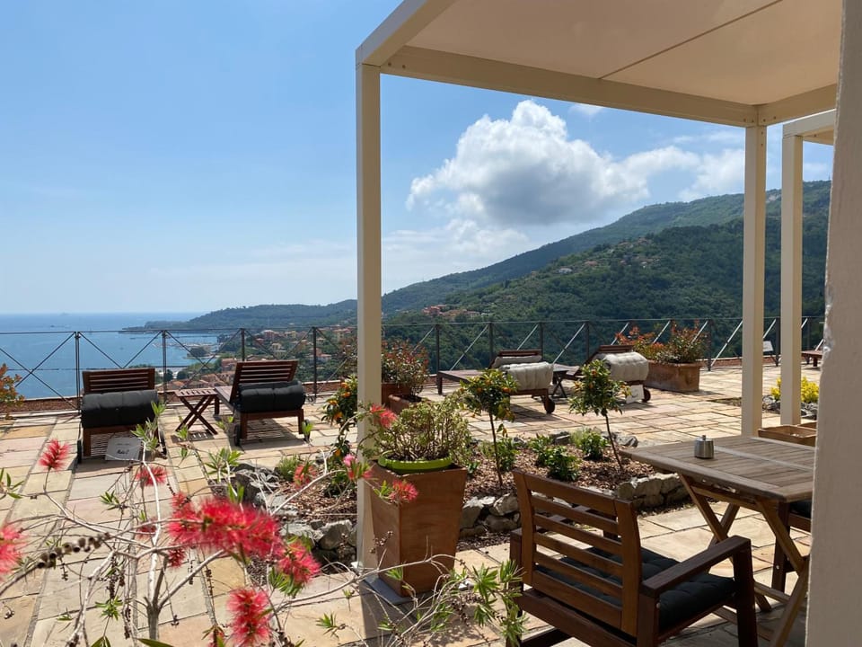 Miramare Apartments&Suites Apartment hotel in La Spezia