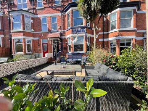 Monico Guest House Hotel in Scarborough