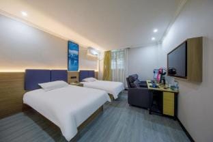 Green E-sports Hotel (Shanghai Yanqiao Subway Station Wanda Plaza) Hotel in Shanghai