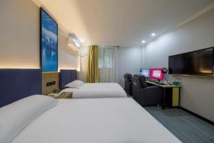 Green E-sports Hotel (Shanghai Yanqiao Subway Station Wanda Plaza) Hotel in Shanghai