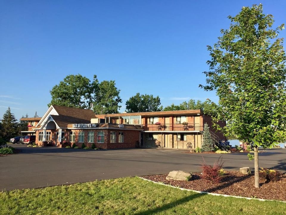 Motel Du Fleuve Motel in Brossard