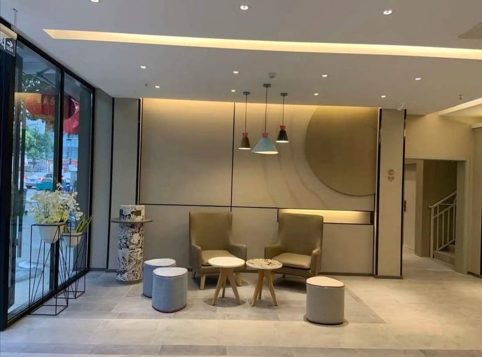 Qingmu Select Hotel (Jurong Baohua Xianlin Avenue Yuanboyuan Branch) Hotel in Nanjing