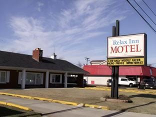New Relax Inn Bridgeview Motel in Bedford Park