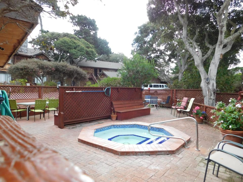 Pacific Gardens Inn Hotel in Pacific Grove