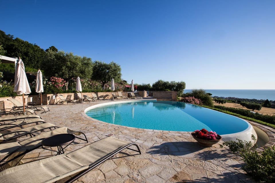 Pamperduto Country Resort Hotel in Marche