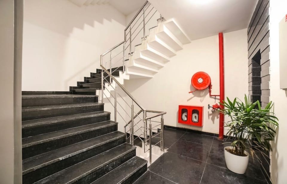 Collection O Kailash Enclave Hotel in Delhi