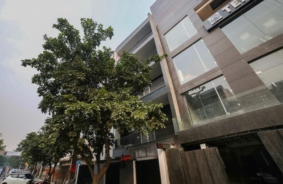 Collection O Kailash Enclave Hotel in Delhi