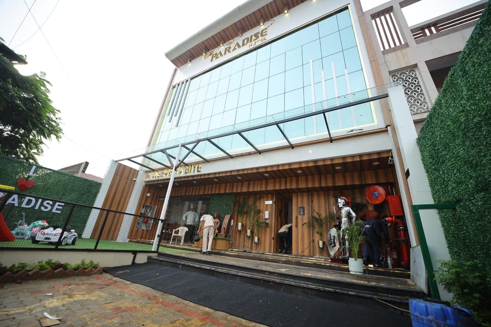 THE PARADISE HOTEL Hotel in Uttar Pradesh