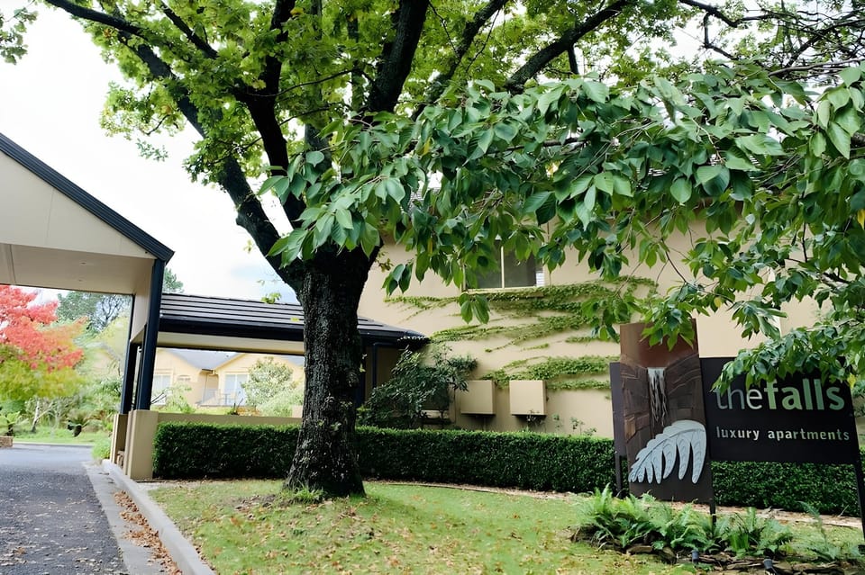 Falls Mountain Retreat Hotel in Wentworth Falls