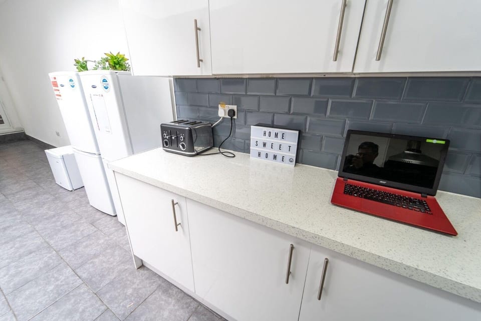 STAY SA Equipped Studios in Guest House next to UOB and QE! Hotel in Birmingham