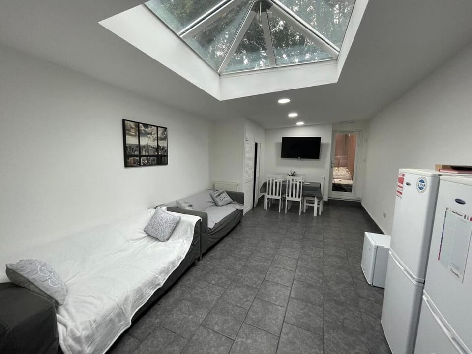 STAY SA Equipped Studios in Guest House next to UOB and QE! Hotel in Birmingham