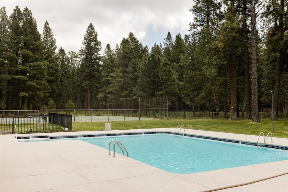 Lake Creek Lodge Resort in Camp Sherman
