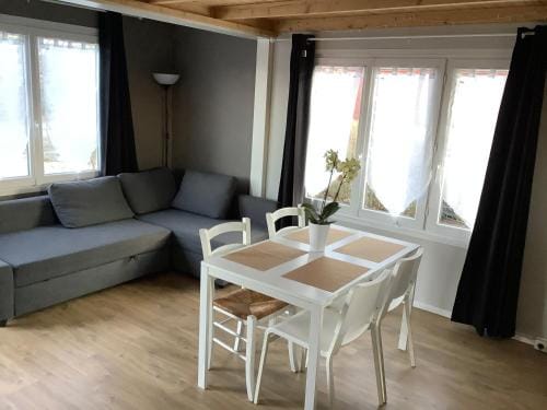 Chalet Charmant Monika avec Piscine Hotel in Wallonia, Belgium