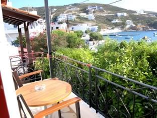 Patras Rooms est 1990 Hotel in Icaria