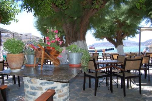 Patras Rooms est 1990 Hotel in Icaria