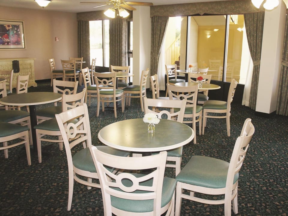 Super 8 by Wyndham Savannah Hotel in Savannah