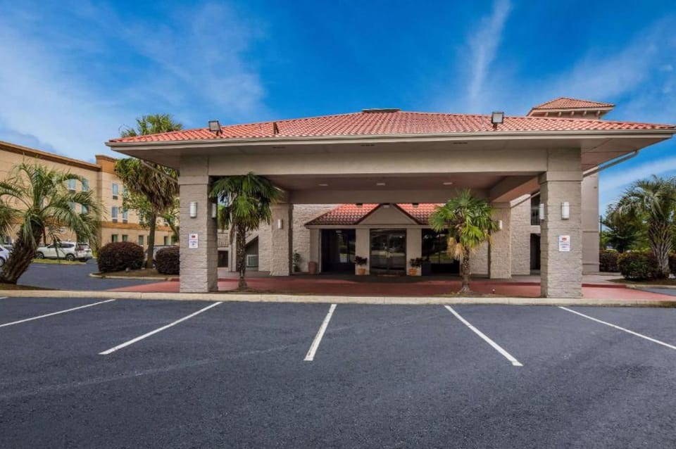 Super 8 by Wyndham Savannah Hotel in Savannah