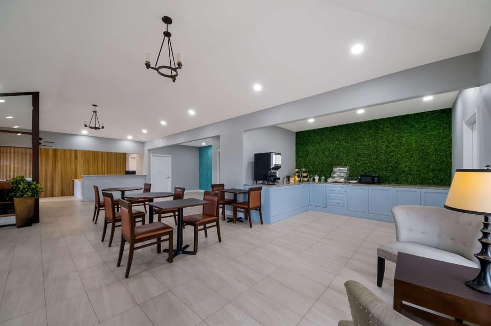 Rodeway Inn & Suites Corpus Christi Northwest Hotel in Corpus Christi