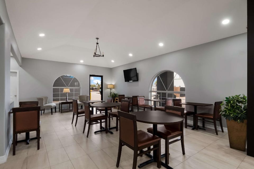 Rodeway Inn & Suites Corpus Christi Northwest Hotel in Corpus Christi
