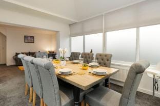 Plas Gwyn - Walk to Beach, Parking, Enclosed Garden Hotel in Saundersfoot