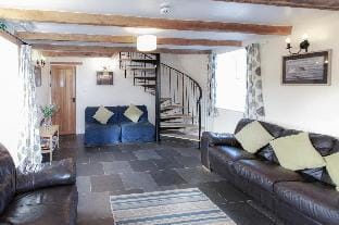 Bunk House - 4 Bedroom - Llangenith Hotel in Wales