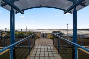 South Beach Court - Cosy Seafront Apartment Hotel in Wales