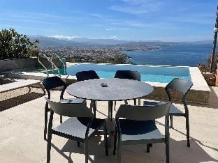 Omnia Villa I - Heated* pool & stunning seaview! Hotel in Crete