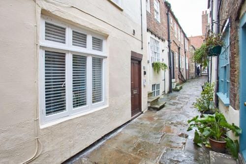 Host & Stay | Grumbles Cottage Hotel in Whitby