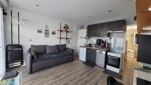 Update Location Hotel in Lorient