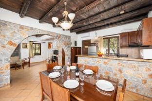 Villa Tzina: Large Private Pool, Walk to Beach, A/C, WiFi, Car Not Required                          Hotel in Crete