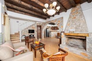 Villa Tzina: Large Private Pool, Walk to Beach, A/C, WiFi, Car Not Required                          Hotel in Crete