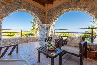 Andreas Beach Villa: Large Private Pool, Walk to Beach, Sea Views, A/C, WiFi, Car Not Required       Hotel in Crete