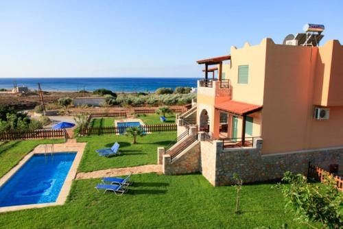 Andreas Beach Villa: Large Private Pool, Walk to Beach, Sea Views, A/C, WiFi, Car Not Required       Hotel in Crete