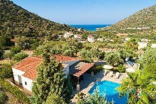 Villa Dimitrios: Large Private Pool, Sea Views, WiFi, Eco-Friendly                                   Hotel in Crete