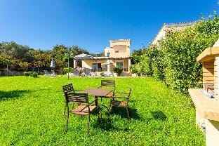 Villa Mary: Large Private Pool, Walk to Beach, Sea Views, A/C, WiFi                                  Hotel in Crete