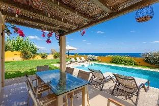 Villa Almira: Large Private Pool, Walk to Beach, Sea Views, A/C, WiFi, Car Not Required              Hotel in Panormos in Rethymno