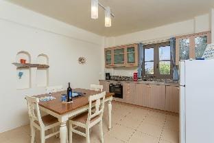 Villa Liakada: Large Private Pool, Walk to Beach, Sea Views, A/C, WiFi, Car Not Required             Hotel in Panormos in Rethymno