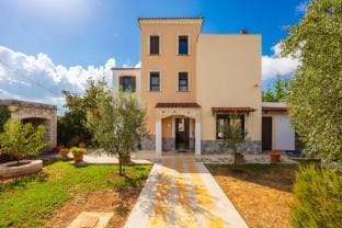 Ekklisies Tria: Large Private Pool, A/C, WiFi                                                        Hotel in Crete