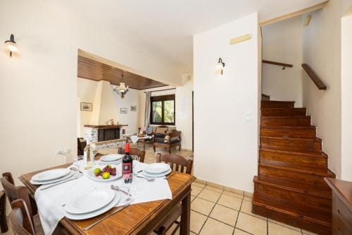 Ekklisies Tria: Large Private Pool, A/C, WiFi                                                        Hotel in Crete