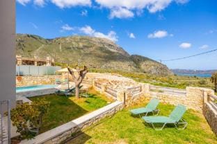 Villa Neria: Large Private Pool, Sea Views, A/C, WiFi                                                Hotel in Crete
