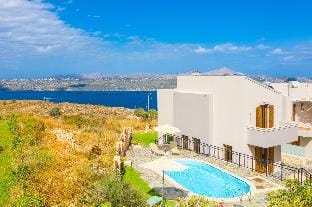 Villa Stratos: Large Private Pool, Sea Views, A/C, WiFi, Eco-Friendly                                Hotel in Crete